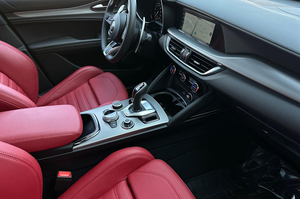 Thumbnail: 2024 Alfa Romeo Stelvio - 13