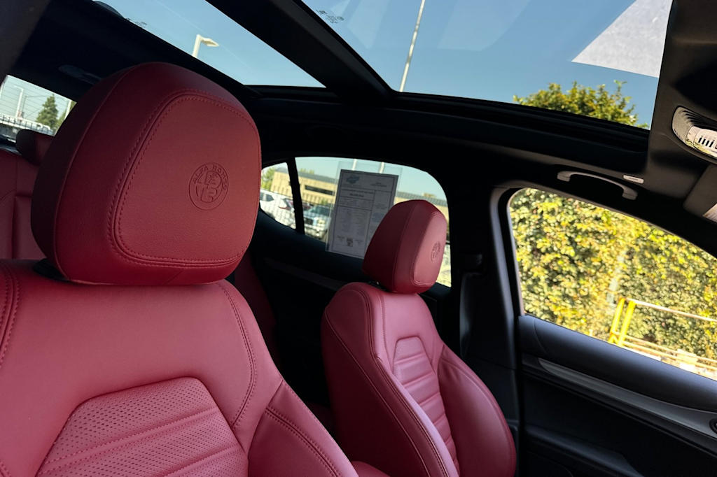 Thumbnail: 2024 Alfa Romeo Stelvio - 10