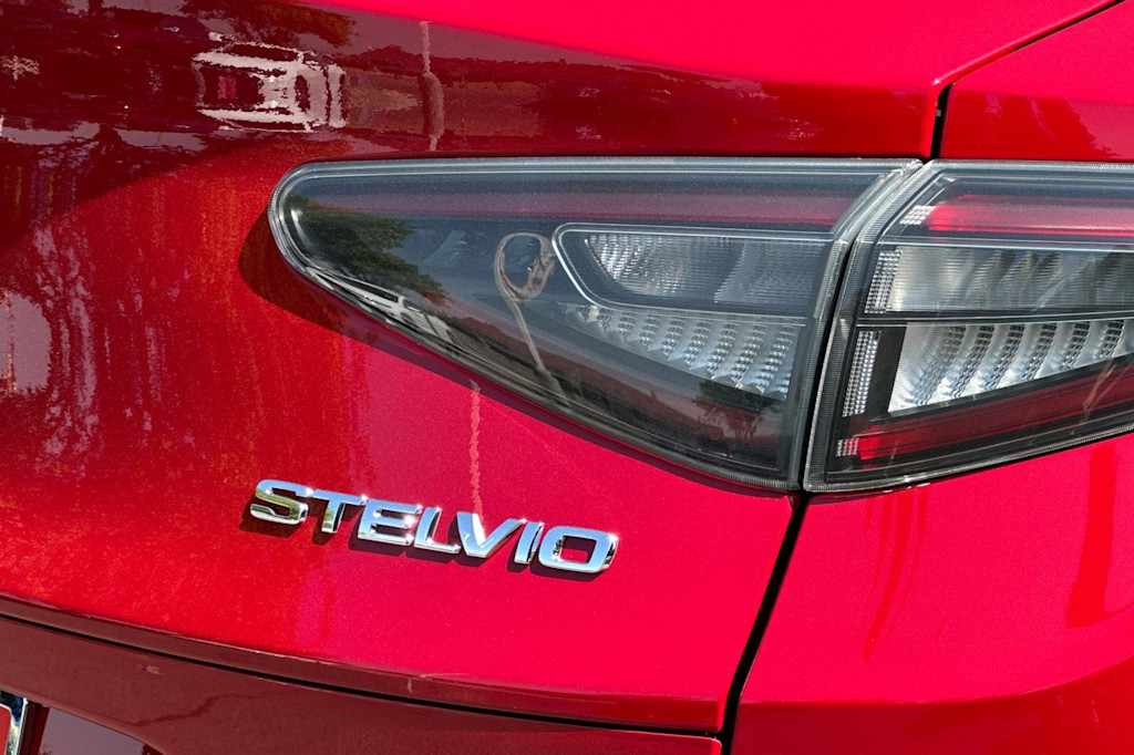 Thumbnail: 2024 Alfa Romeo Stelvio - 23