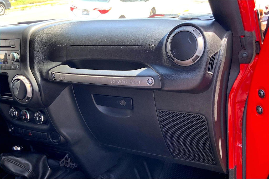 Thumbnail: 2017 Jeep Wrangler - 25