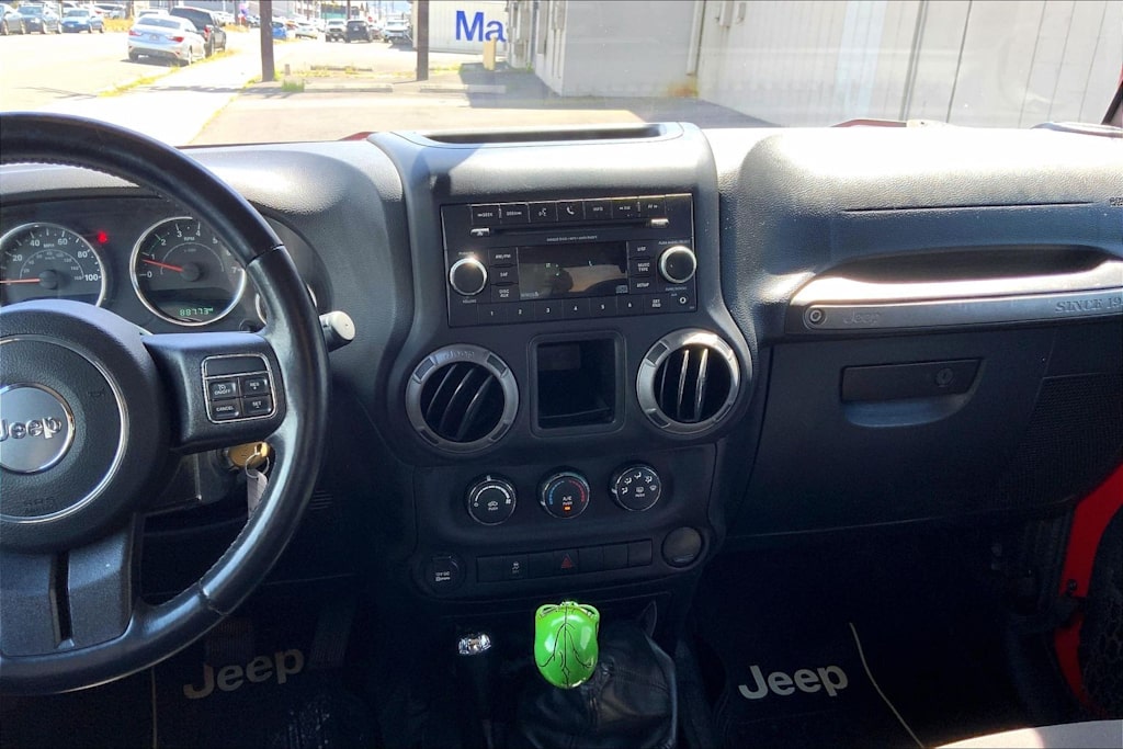 Thumbnail: 2017 Jeep Wrangler - 14