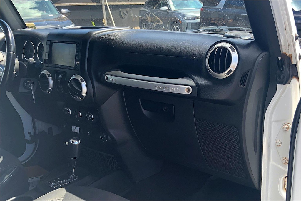 Thumbnail: 2016 Jeep Wrangler - 23