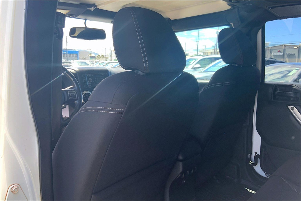 Thumbnail: 2016 Jeep Wrangler - 12