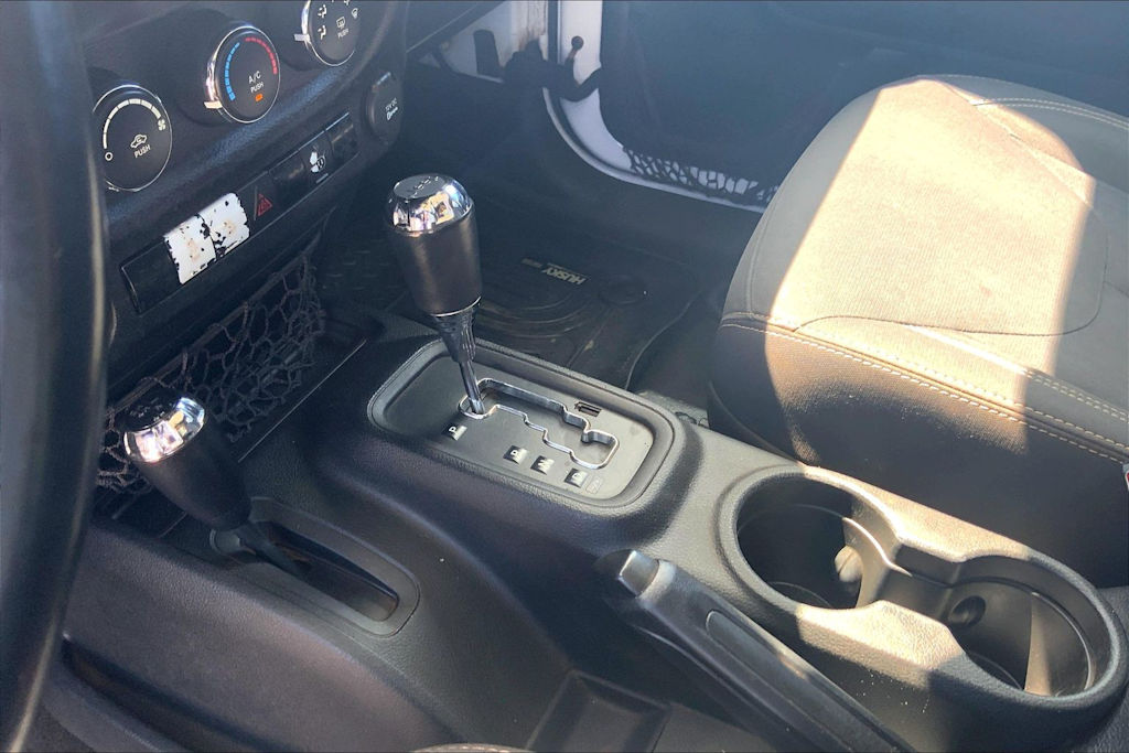 Thumbnail: 2016 Jeep Wrangler - 16