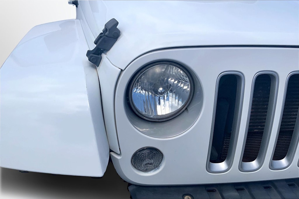 Thumbnail: 2016 Jeep Wrangler - 31