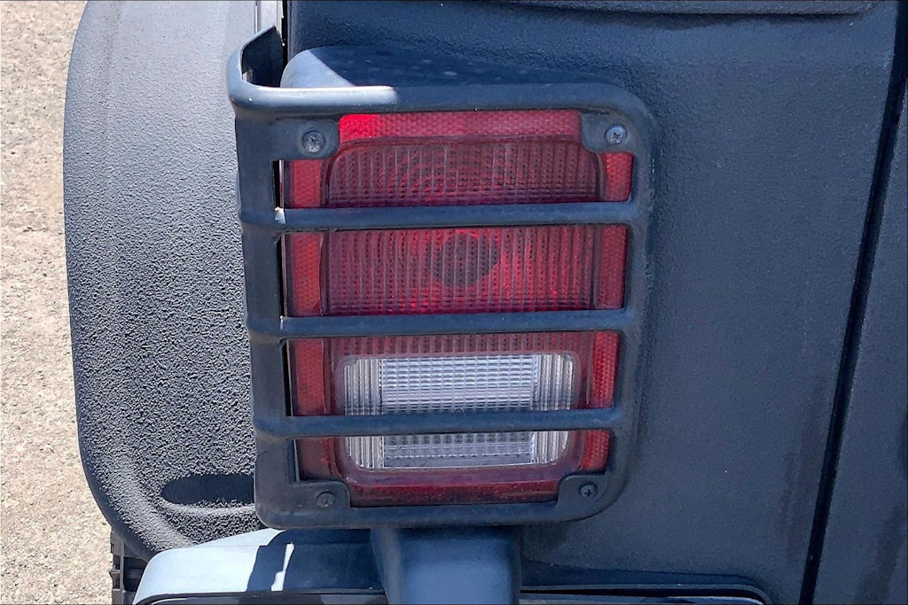 Thumbnail: 2016 Jeep Wrangler - 32