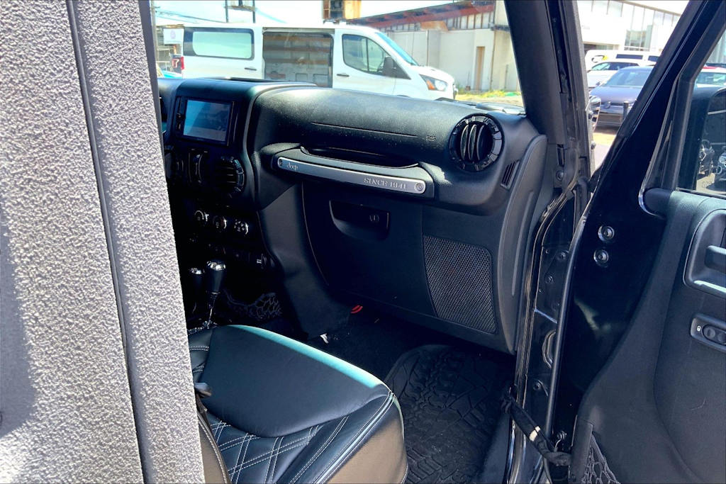 Thumbnail: 2016 Jeep Wrangler - 25