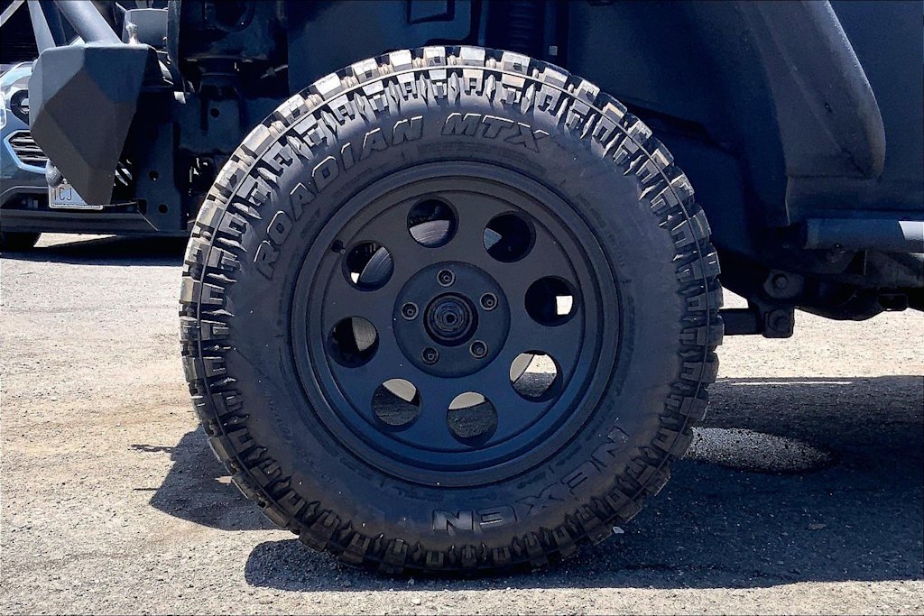 Thumbnail: 2016 Jeep Wrangler - 8