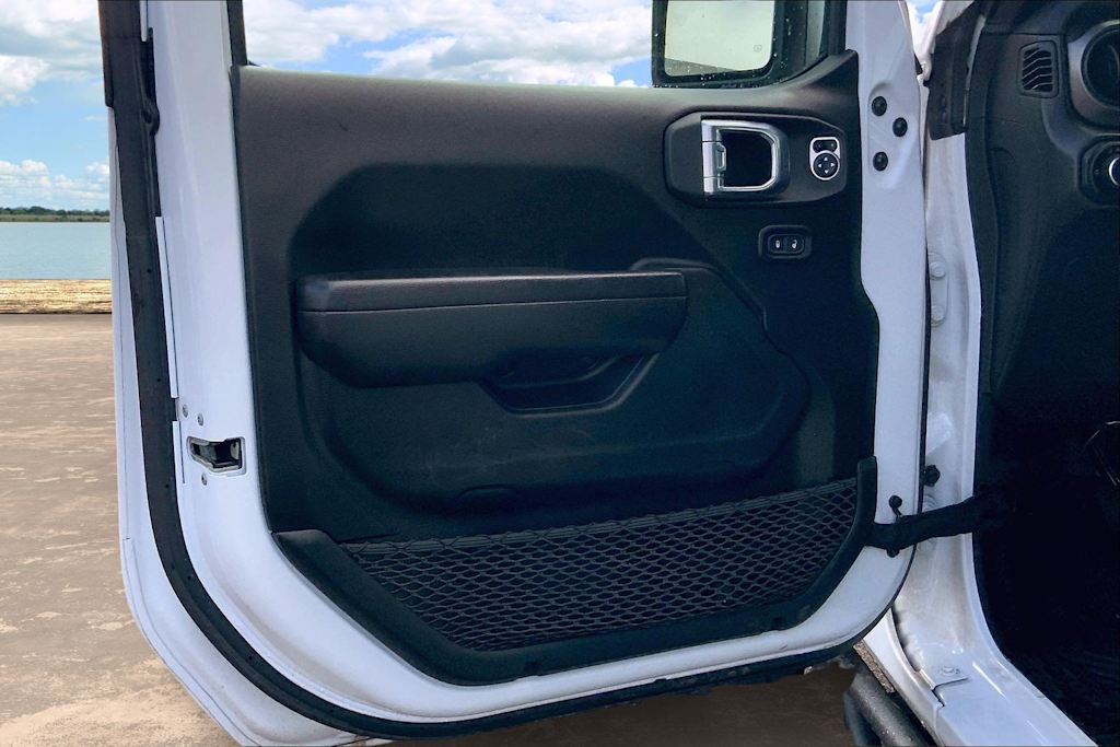 Thumbnail: 2023 Jeep Wrangler - 27