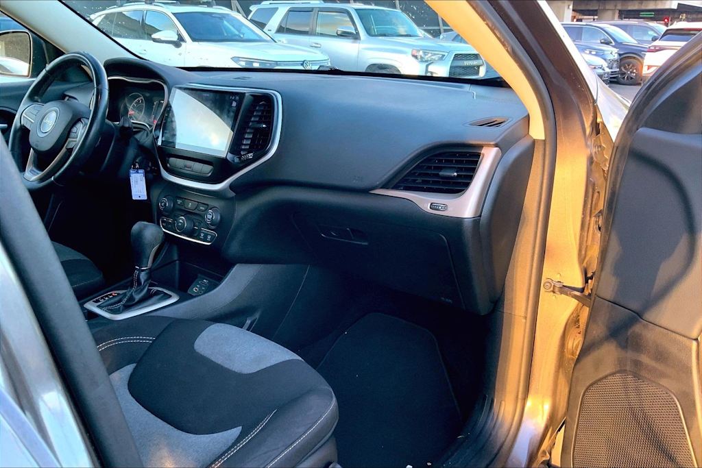 Thumbnail: 2014 Jeep Cherokee - 24