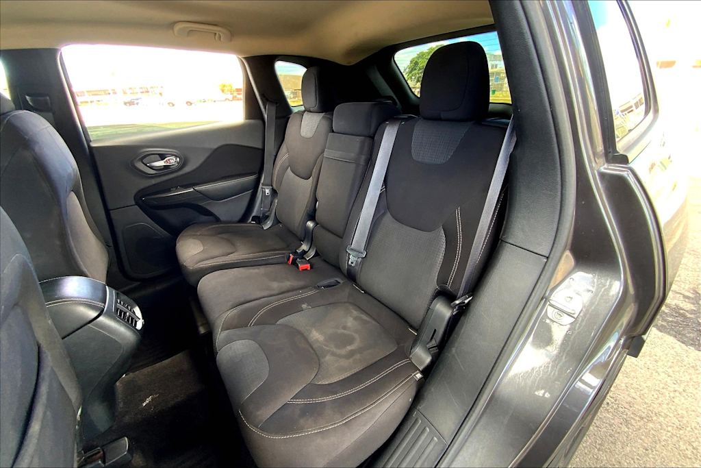 Thumbnail: 2016 Jeep Cherokee - 28