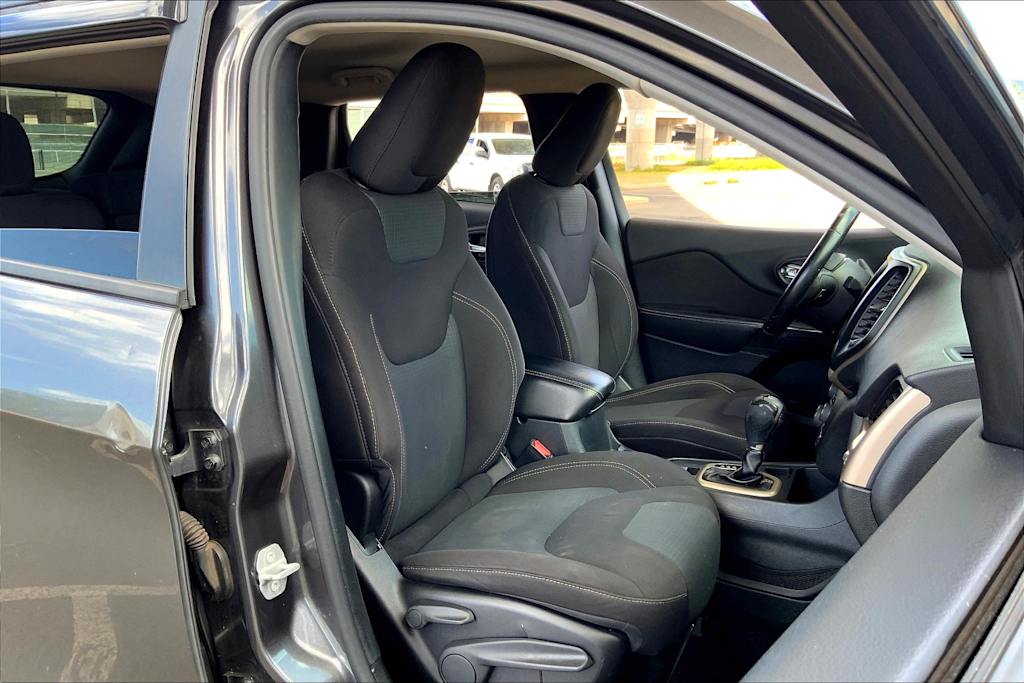 Thumbnail: 2016 Jeep Cherokee - 11