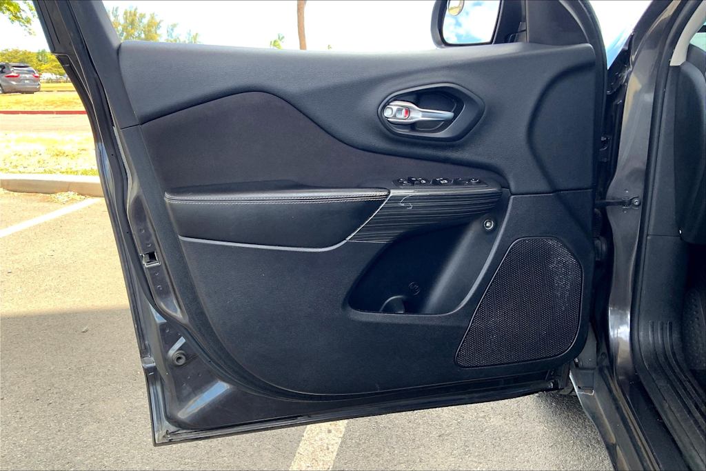 Thumbnail: 2016 Jeep Cherokee - 26