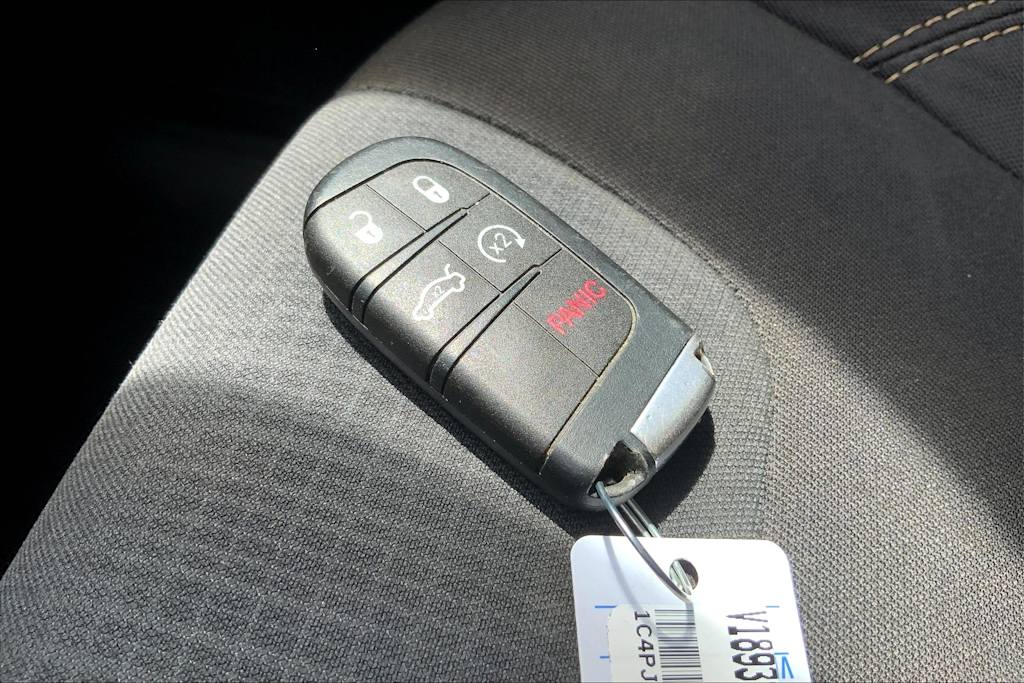 Thumbnail: 2016 Jeep Cherokee - 19