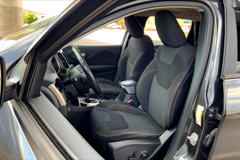 Thumbnail: 2016 Jeep Cherokee - 10