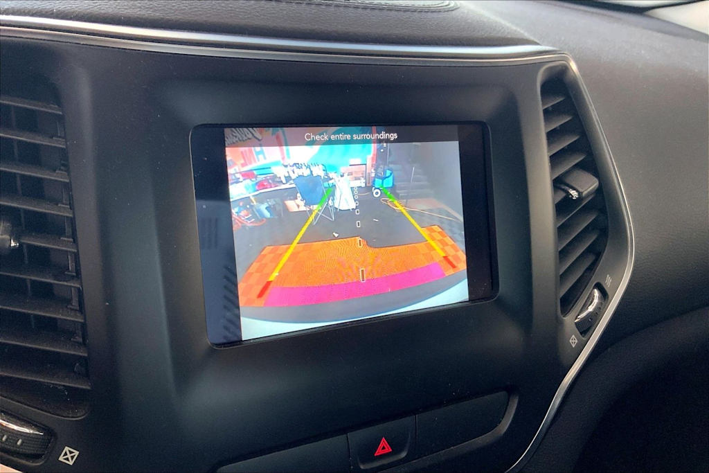 Thumbnail: 2019 Jeep Cherokee - 16