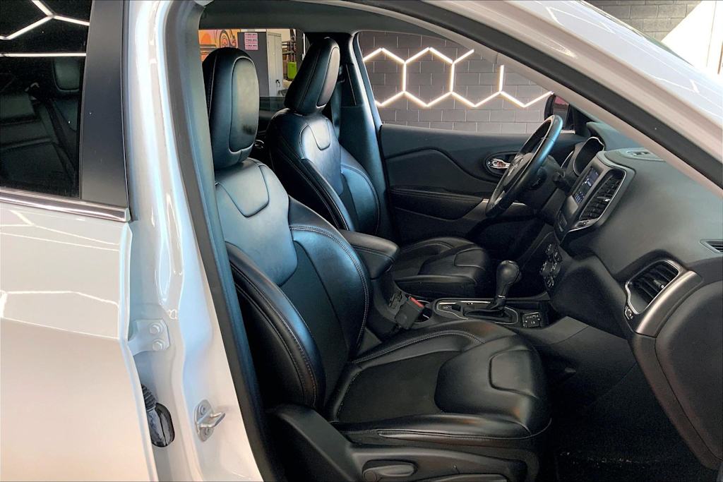 Thumbnail: 2019 Jeep Cherokee - 12