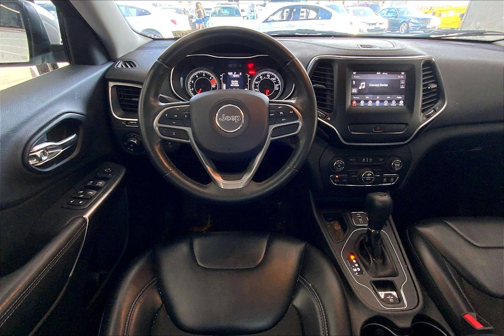 Thumbnail: 2019 Jeep Cherokee - 14