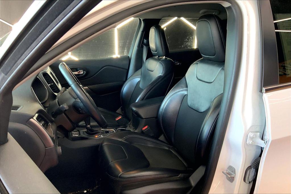 Thumbnail: 2019 Jeep Cherokee - 11