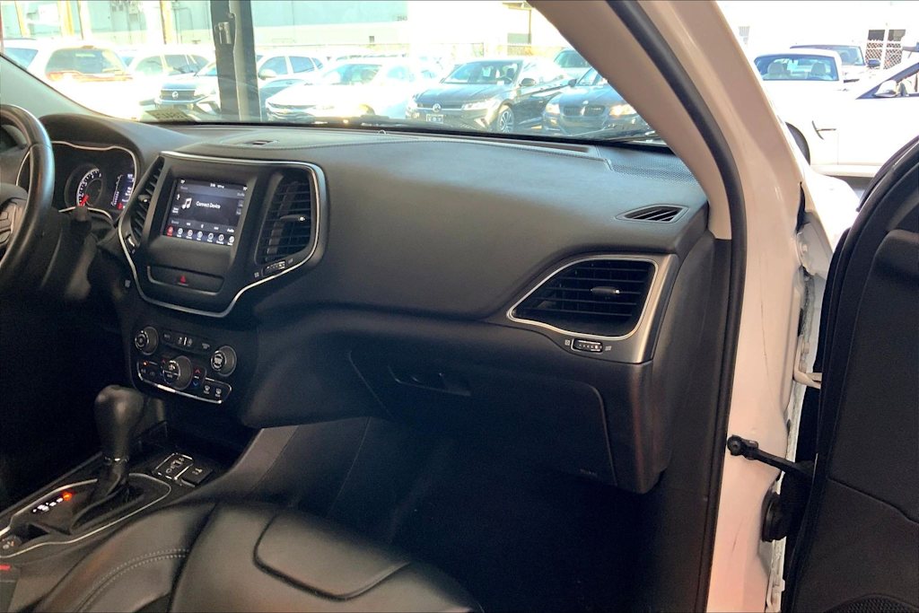 Thumbnail: 2019 Jeep Cherokee - 24