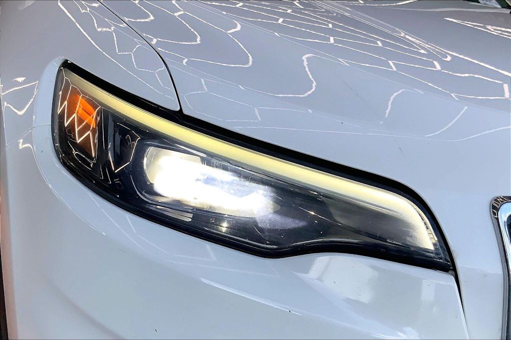 Thumbnail: 2019 Jeep Cherokee - 31