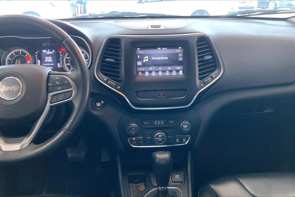 Thumbnail: 2019 Jeep Cherokee - 15