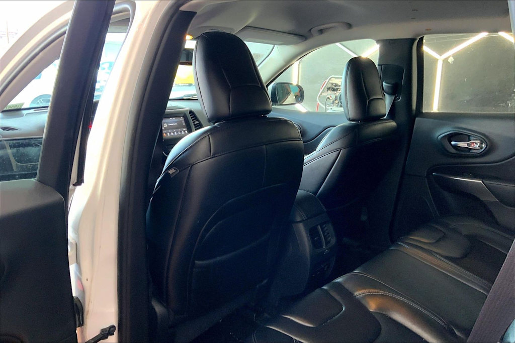 Thumbnail: 2019 Jeep Cherokee - 13