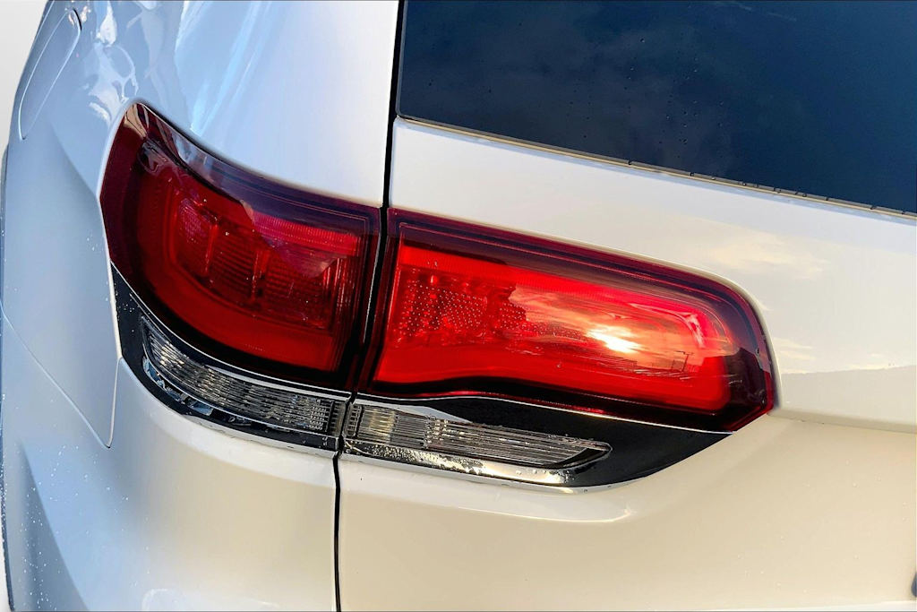 Thumbnail: 2021 Jeep Grand Cherokee - 32