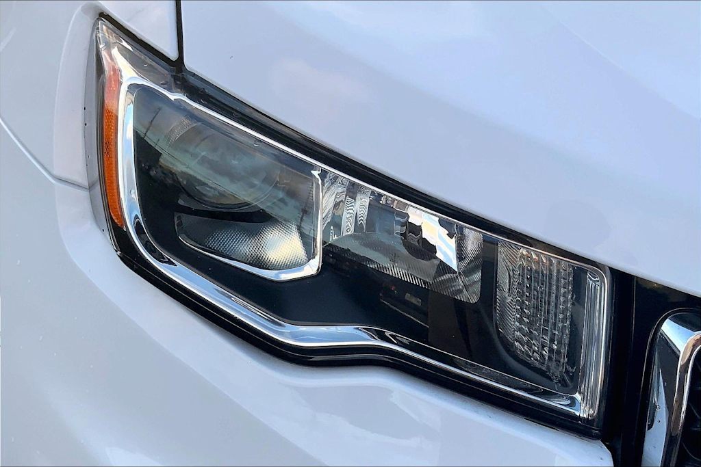 Thumbnail: 2021 Jeep Grand Cherokee - 31