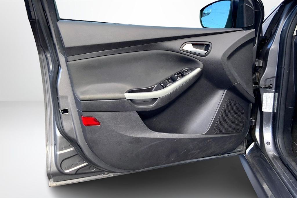 Thumbnail: 2014 Ford Focus - 27