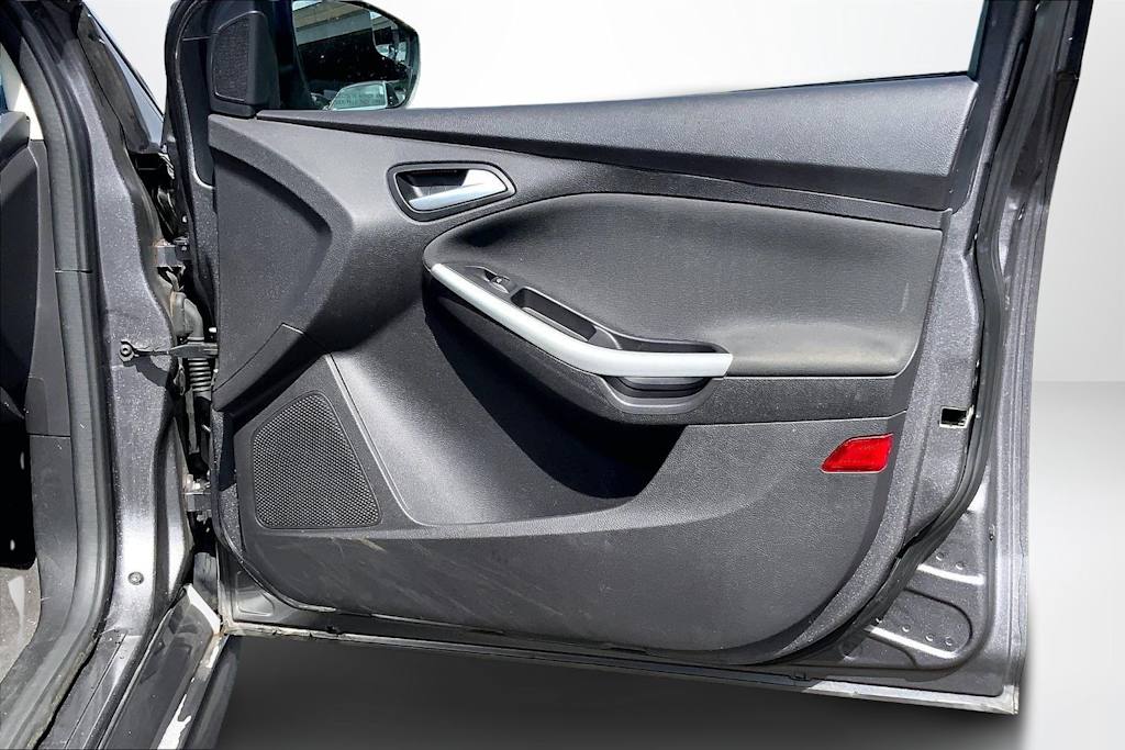 Thumbnail: 2014 Ford Focus - 28
