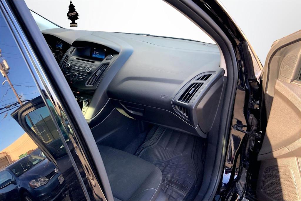 Thumbnail: 2016 Ford Focus - 24