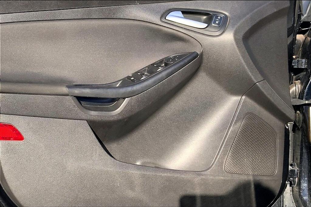 Thumbnail: 2016 Ford Focus - 28