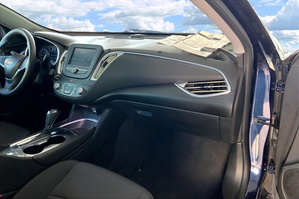 Thumbnail: 2018 Chevrolet Malibu - 14