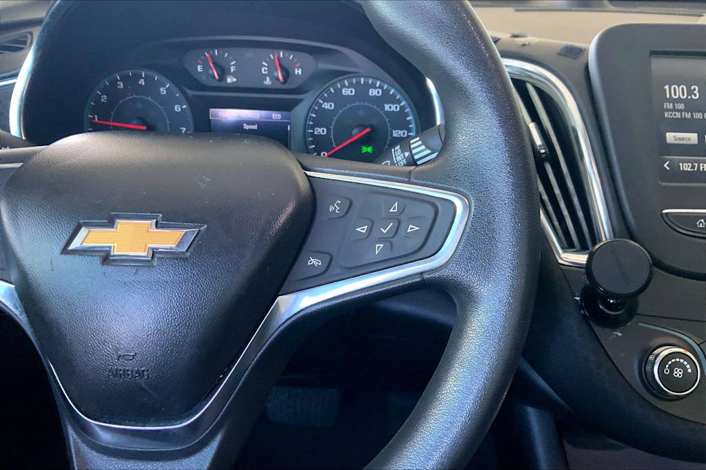 Thumbnail: 2018 Chevrolet Malibu - 25