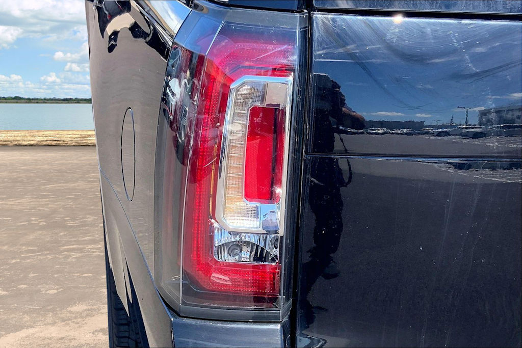 Thumbnail: 2015 GMC Yukon XL - 32