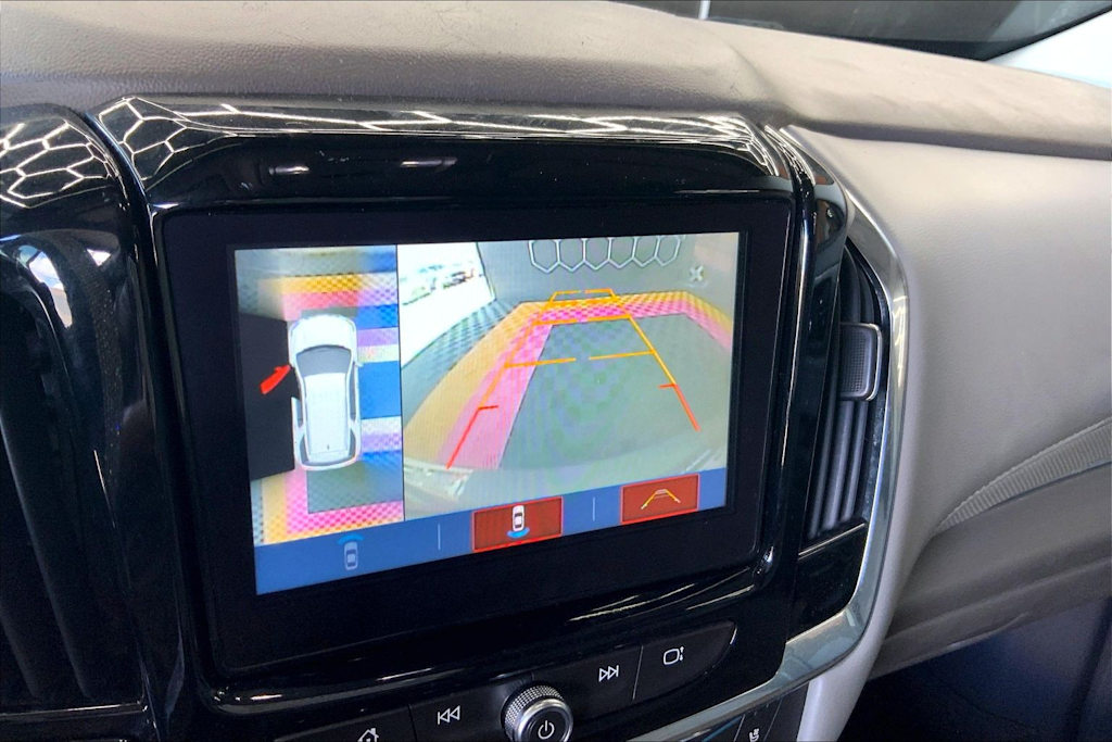 Thumbnail: 2018 Chevrolet Traverse - 16