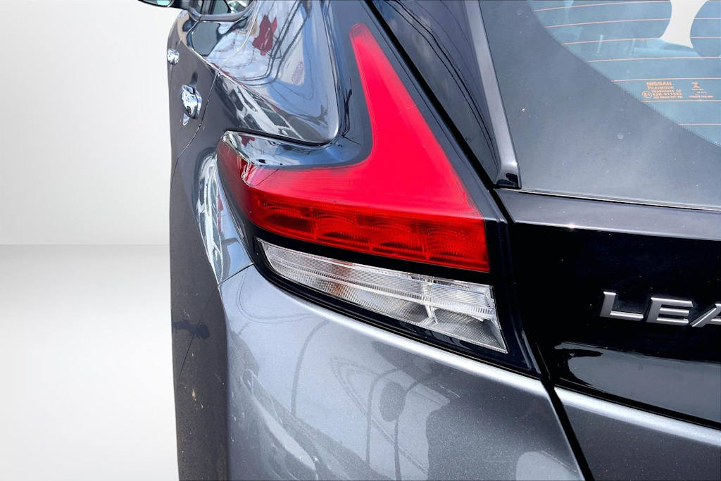 Thumbnail: 2023 Nissan Leaf - 32