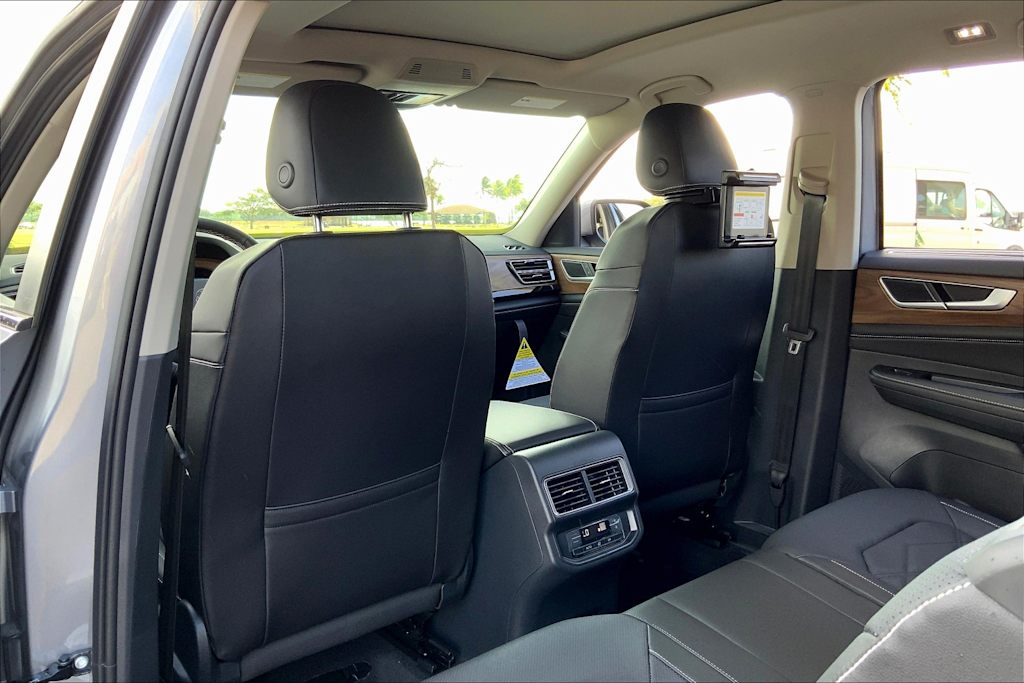 2024 Volkswagen Atlas SE 14