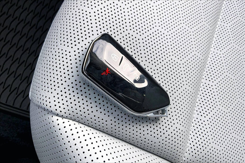 Thumbnail: 2025 Volkswagen ID.4 - 18