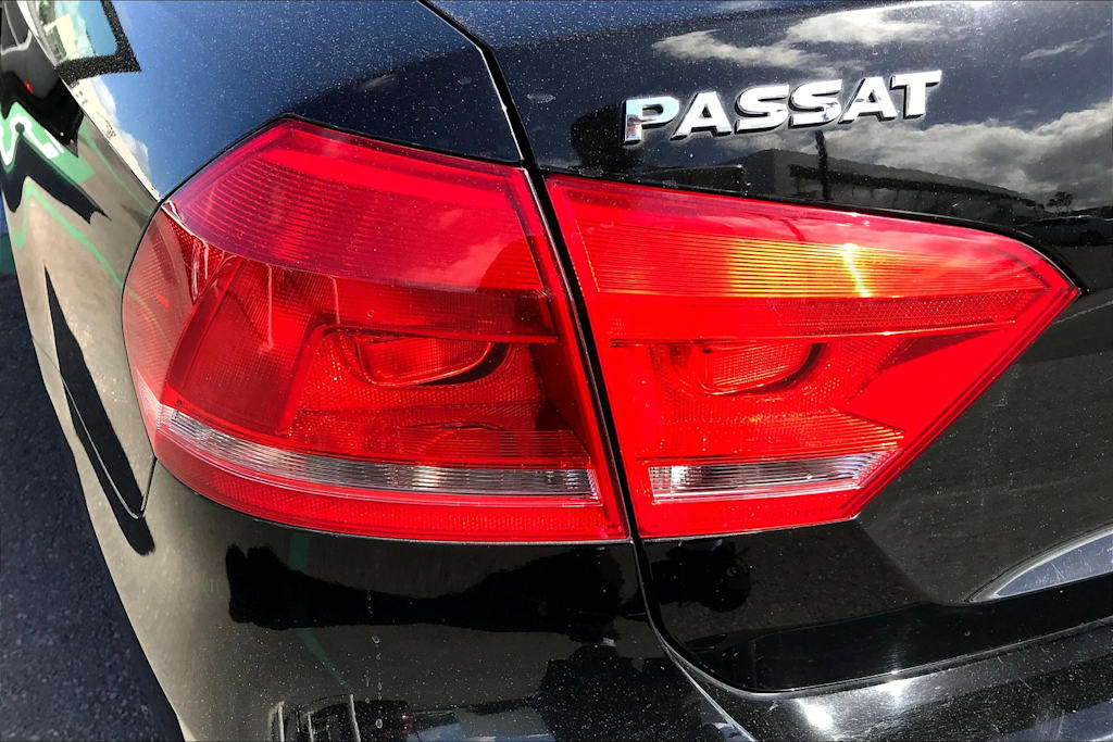 2014 Volkswagen Passat S 32