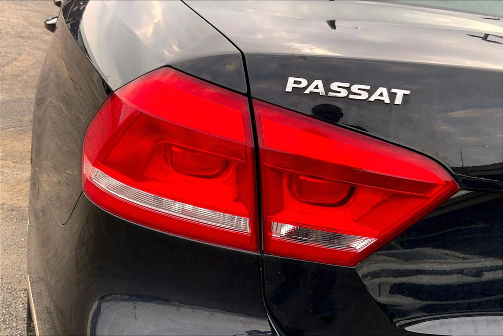 Thumbnail: 2014 Volkswagen Passat - 32
