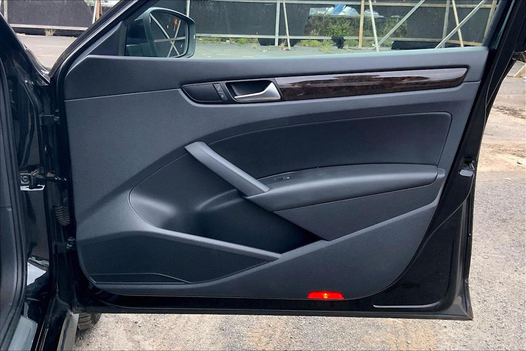 Thumbnail: 2014 Volkswagen Passat - 28