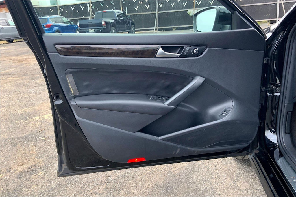 Thumbnail: 2014 Volkswagen Passat - 27