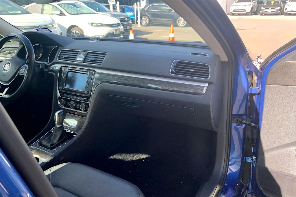 Thumbnail: 2017 Volkswagen Passat - 25