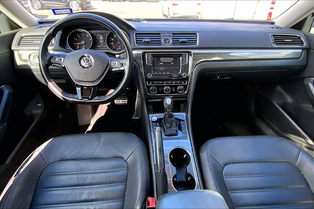 Thumbnail: 2017 Volkswagen Passat - 10
