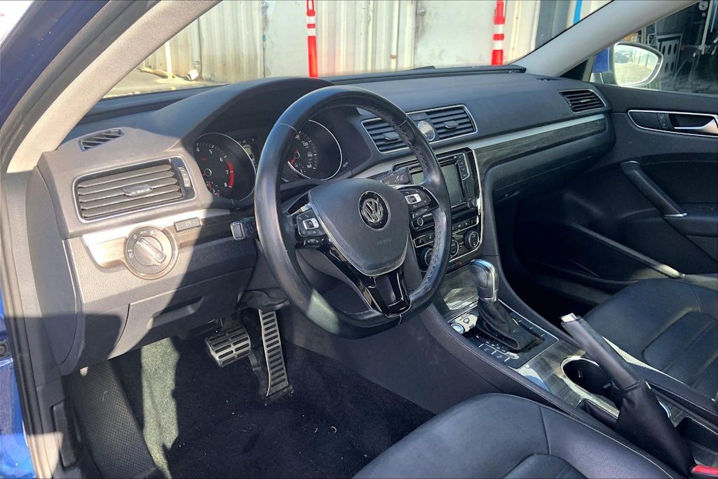 Thumbnail: 2017 Volkswagen Passat - 2