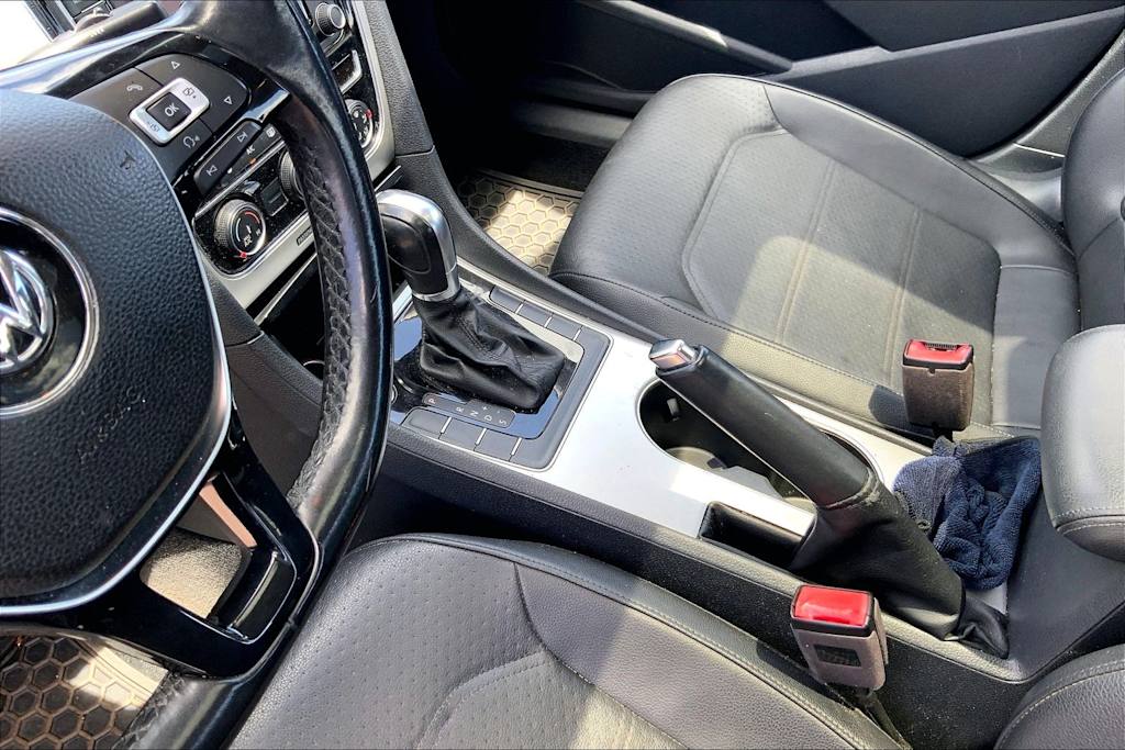 Thumbnail: 2019 Volkswagen Passat - 17