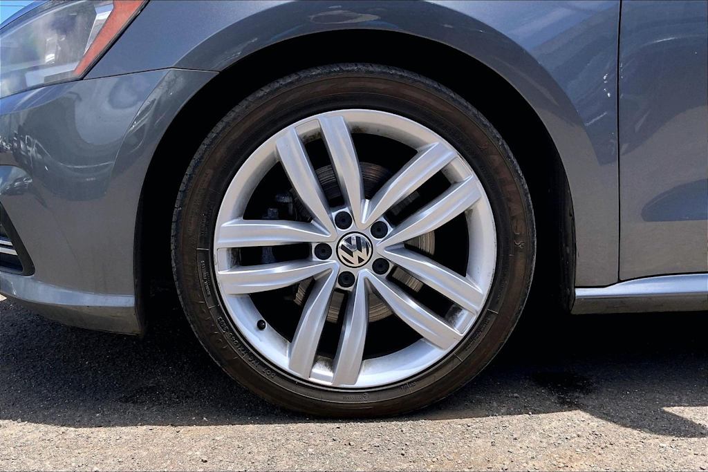 Thumbnail: 2019 Volkswagen Passat - 8