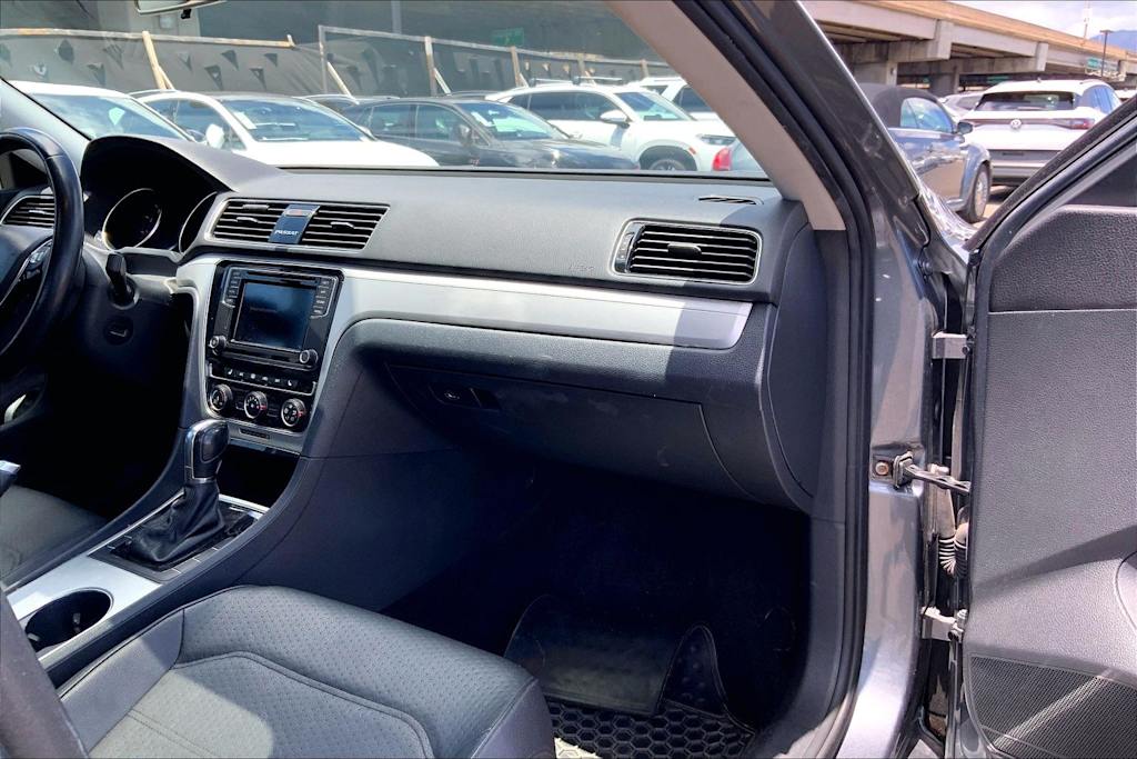 Thumbnail: 2019 Volkswagen Passat - 15